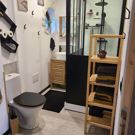 Maison Avec Jardin En Bord De Rivière *